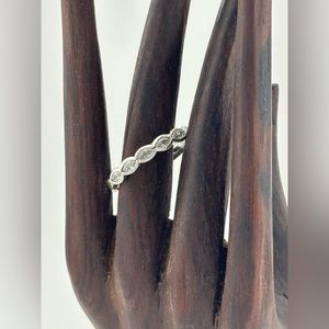 Silver Sunken Stone Band Ring